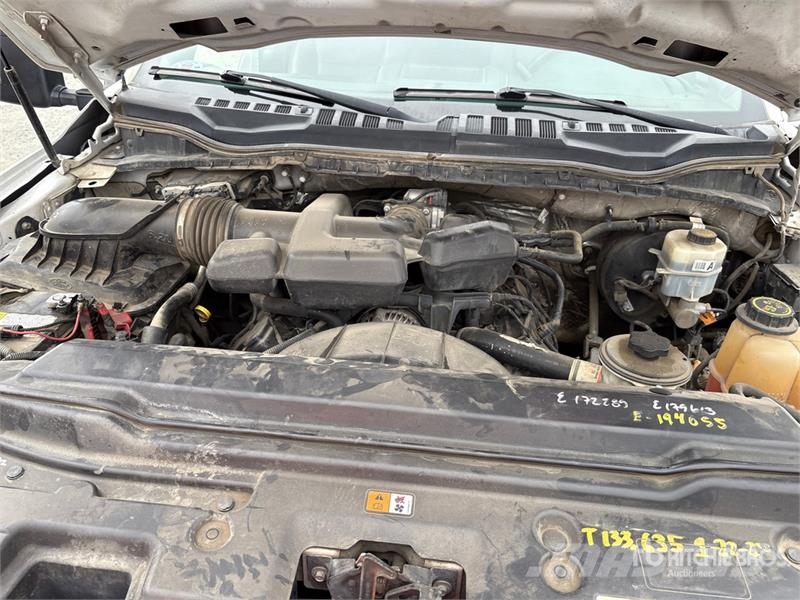 Ford F-250 4x2 Extended Cab Pickup Outro