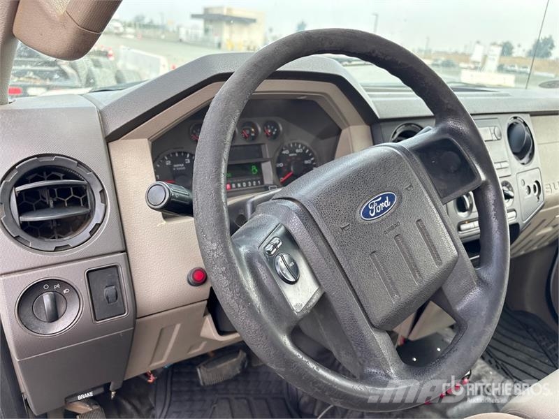 Ford F-250 4x2 Extended Cab Utility Truck شاحنات خفيفة/مفصلية الجوانب