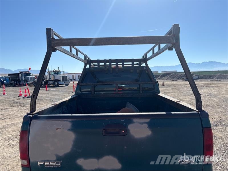 Ford F-250 4x2 Extended Cab Pickup Drugi