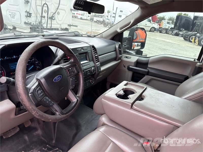 Ford F-250 4x2 Extended Cab Pickup Outro
