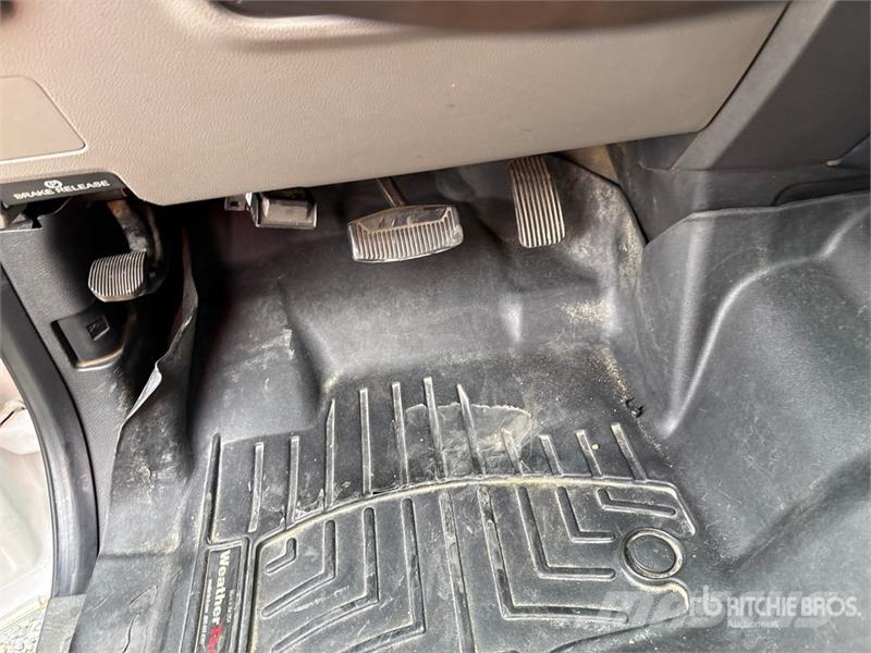 Ford F-250 4x2 Extended Cab Pickup Outro