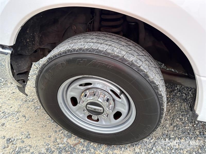 Ford F-250 4x2 Extended Cab Pickup Outro
