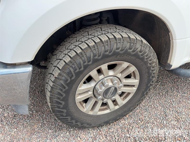 Ford F-250 4x2 Extended Cab Utility Truck Пикапи