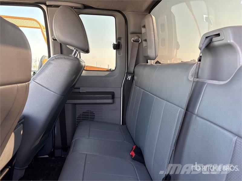 Ford F-250 4x2 Extended Cab Pickup Autre fourgon / utilitaire