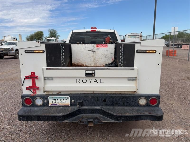 Ford F-250 4x2 Extended Cab Utility Truck Пикапи