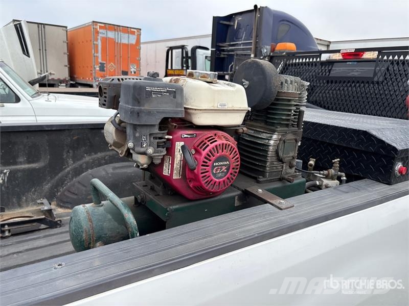 Ford F-250 4x2 Extended Cab Pickup Outro