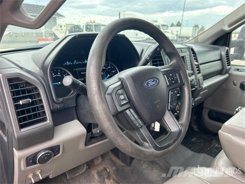 Ford F-250 4x4 Crew Cab Pickup Άλλα Vans