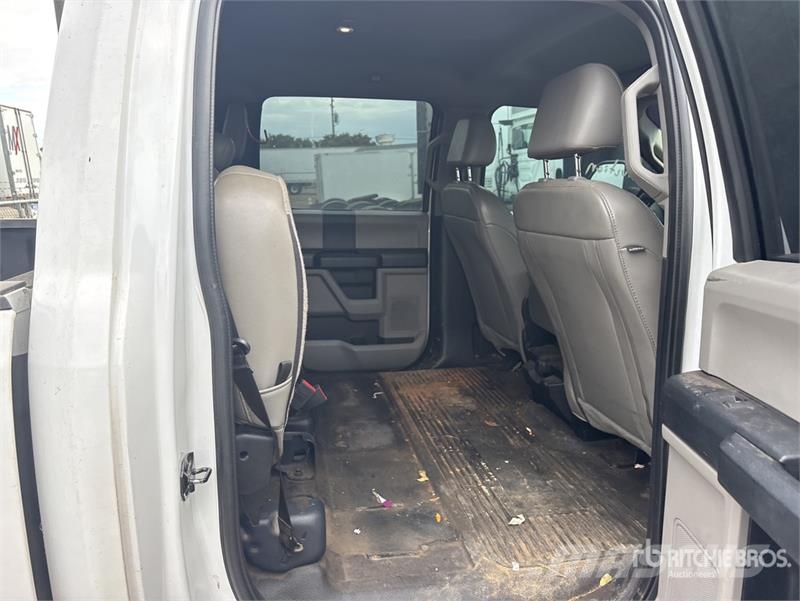 Ford F-250 4x4 Crew Cab Pickup Άλλα Vans