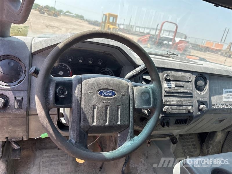 Ford F-250 4x4 Crew Cab Pickup Andere Transporter