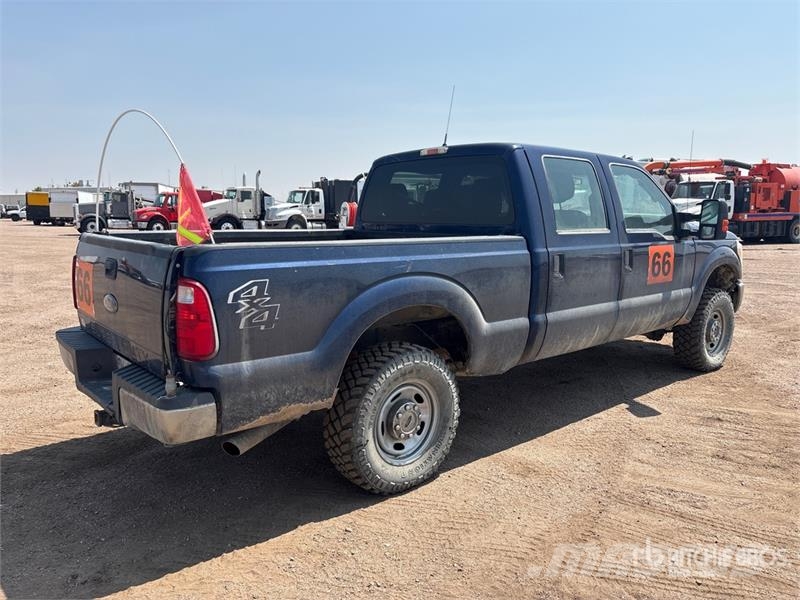 Ford F-250 4x4 Crew Cab Pickup Andere Transporter