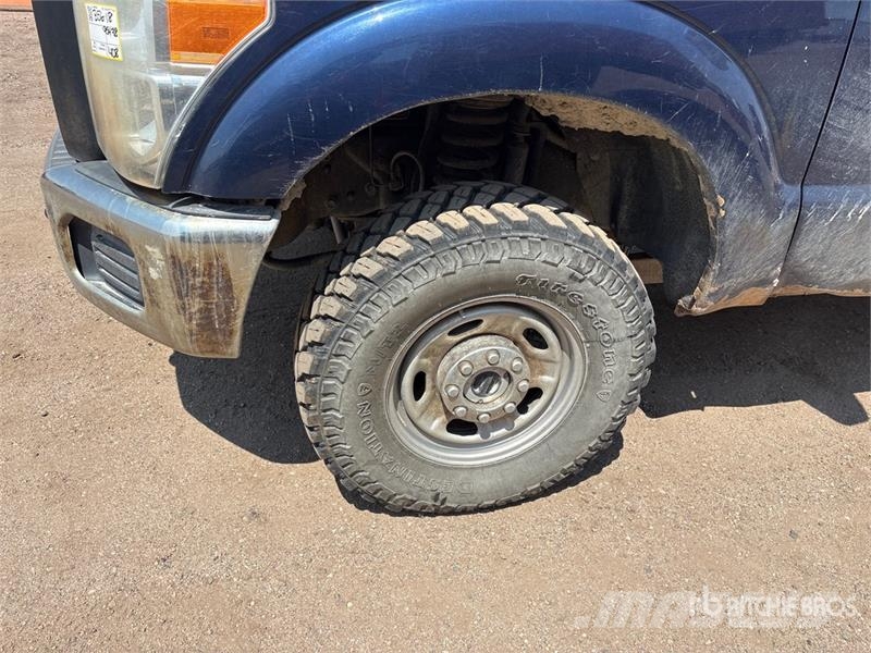 Ford F-250 4x4 Crew Cab Pickup Andere Transporter