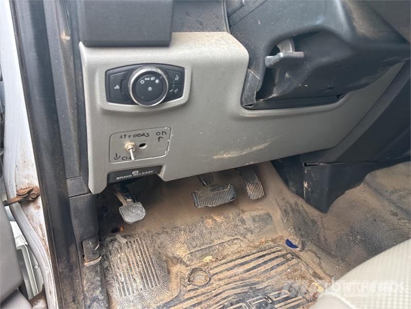 Ford F-250 4x4 Crew Cab Pickup Άλλα Vans