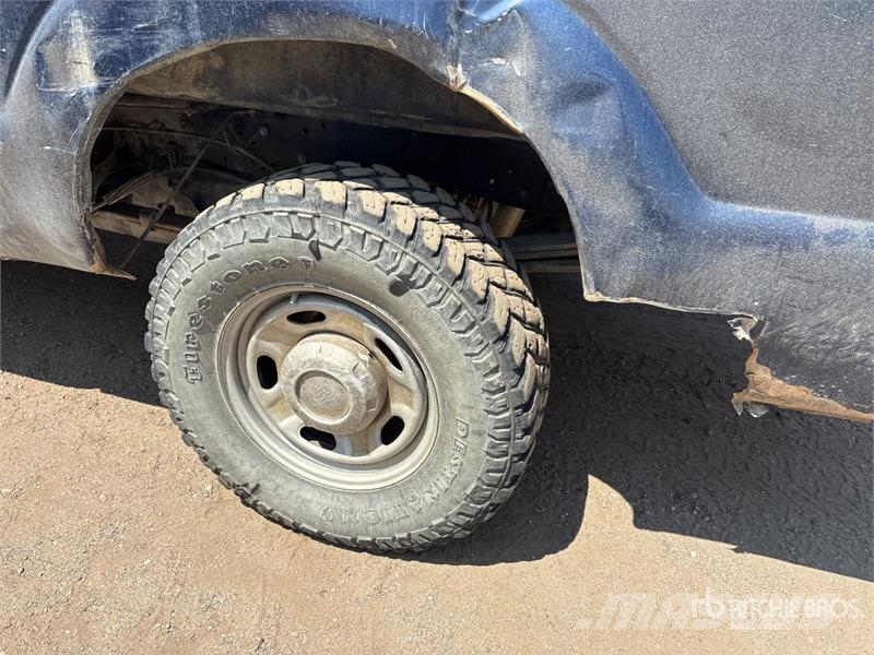 Ford F-250 4x4 Crew Cab Pickup Andere Transporter