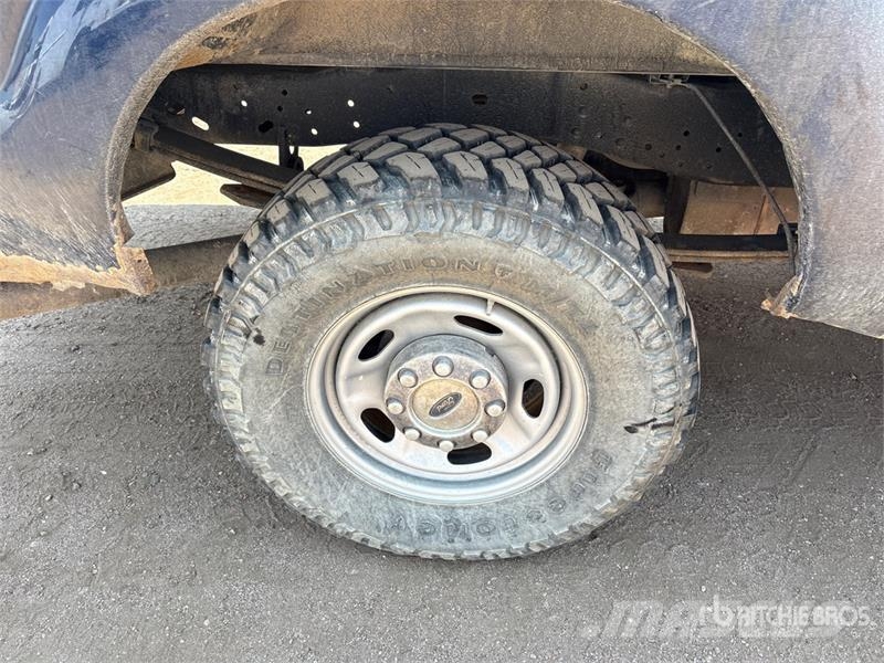 Ford F-250 4x4 Crew Cab Pickup Andere Transporter