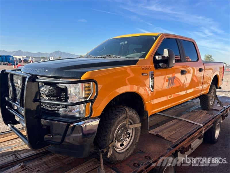 Ford F-250 4x4 Crew Cab Pickup Otros