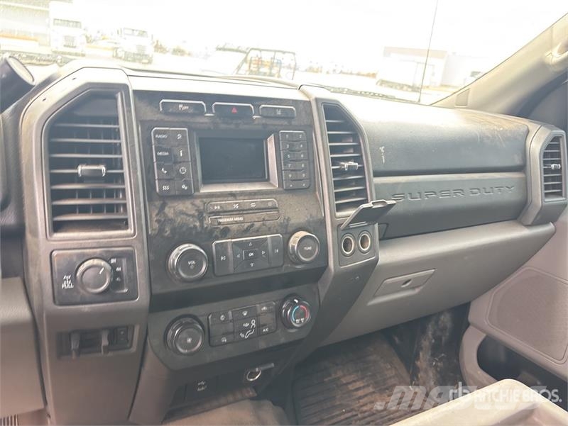 Ford F-250 4x4 Crew Cab Pickup Άλλα Vans