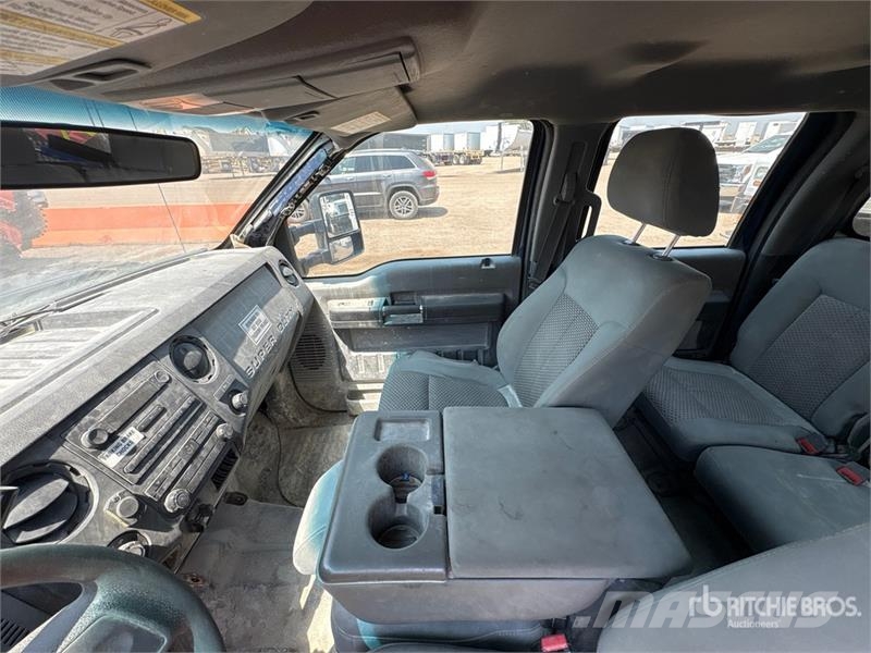 Ford F-250 4x4 Crew Cab Pickup Andere Transporter