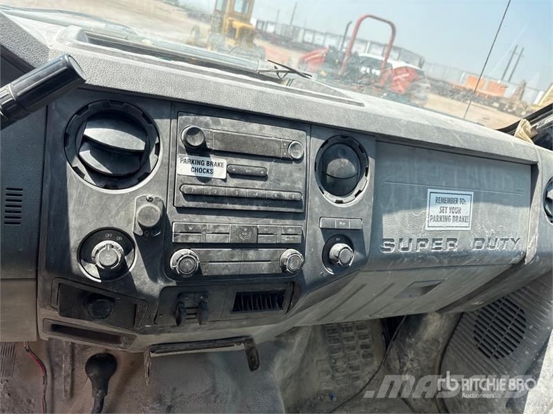 Ford F-250 4x4 Crew Cab Pickup Andere Transporter