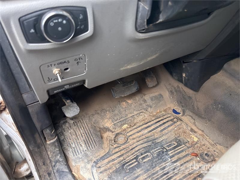 Ford F-250 4x4 Crew Cab Pickup Άλλα Vans