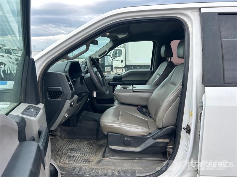 Ford F-250 4x4 Crew Cab Pickup Άλλα Vans
