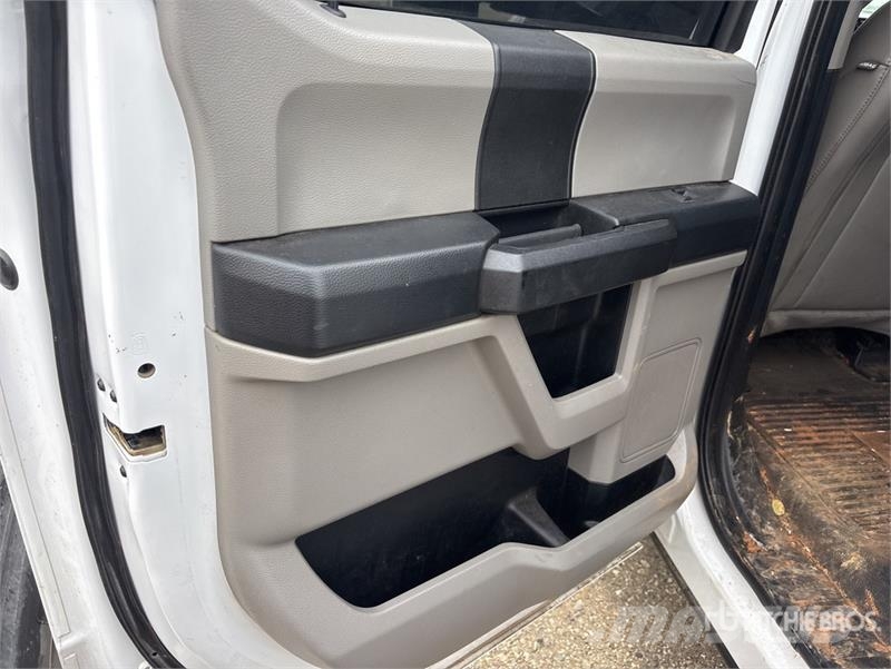 Ford F-250 4x4 Crew Cab Pickup Άλλα Vans