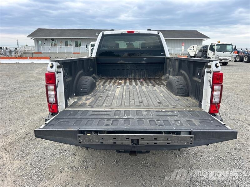 Ford F-250 4x4 Crew Cab Pickup Άλλα Vans
