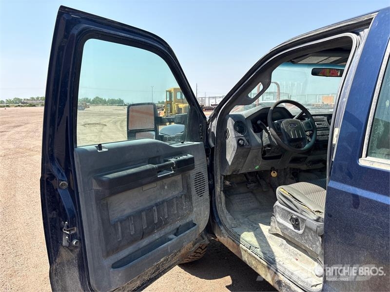 Ford F-250 4x4 Crew Cab Pickup Andere Transporter