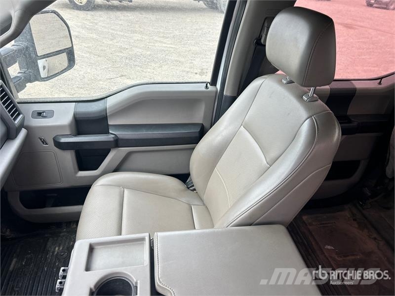 Ford F-250 4x4 Crew Cab Pickup Άλλα Vans