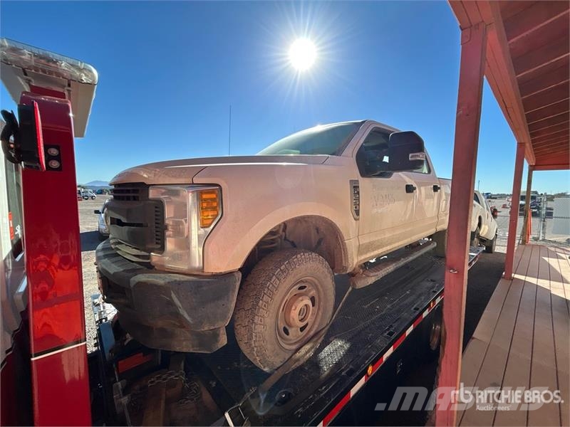 Ford F-250 4x4 Crew Cab Pickup Citi