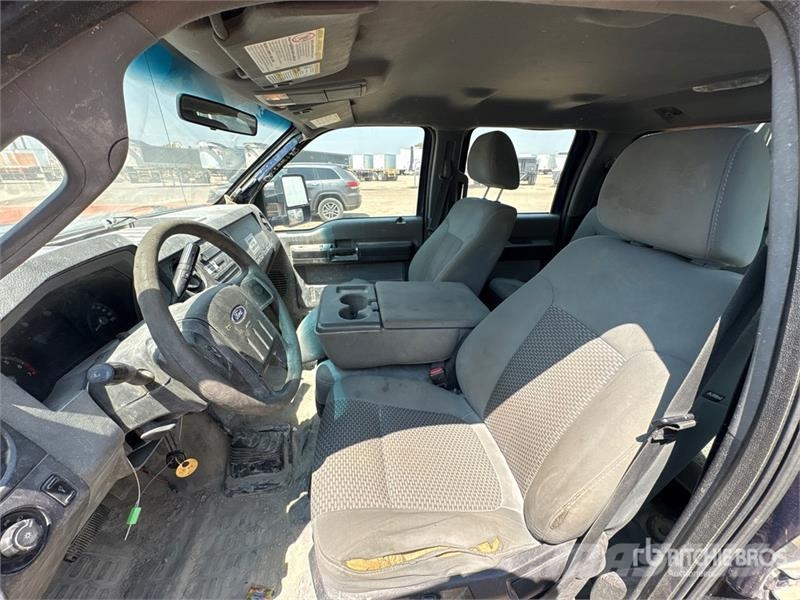 Ford F-250 4x4 Crew Cab Pickup Andere Transporter