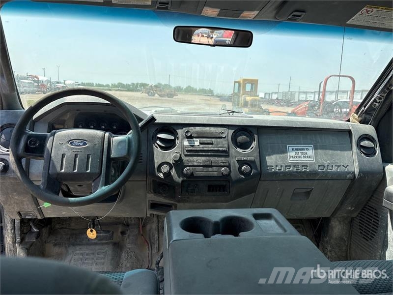 Ford F-250 4x4 Crew Cab Pickup Andere Transporter