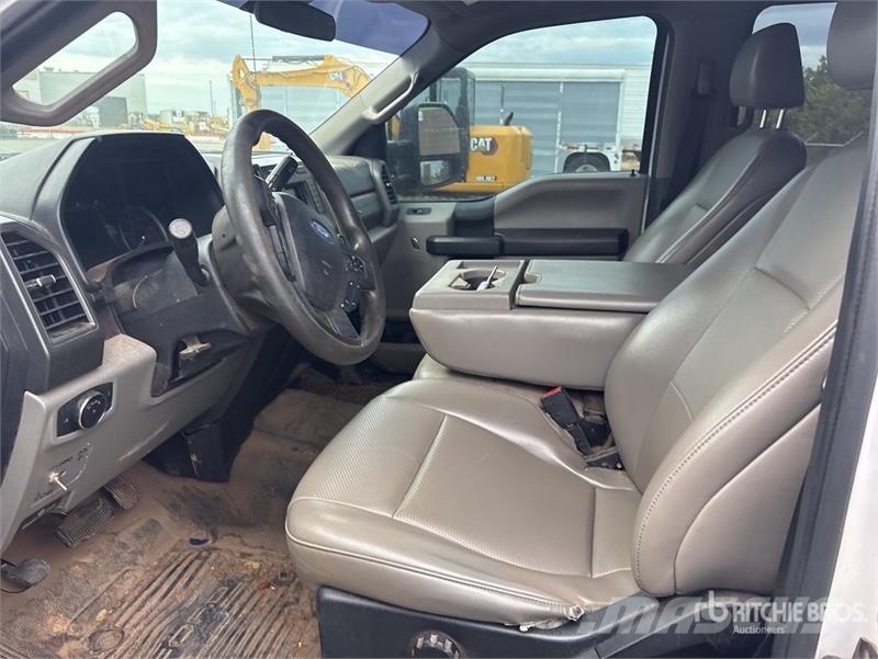 Ford F-250 4x4 Crew Cab Pickup Άλλα Vans