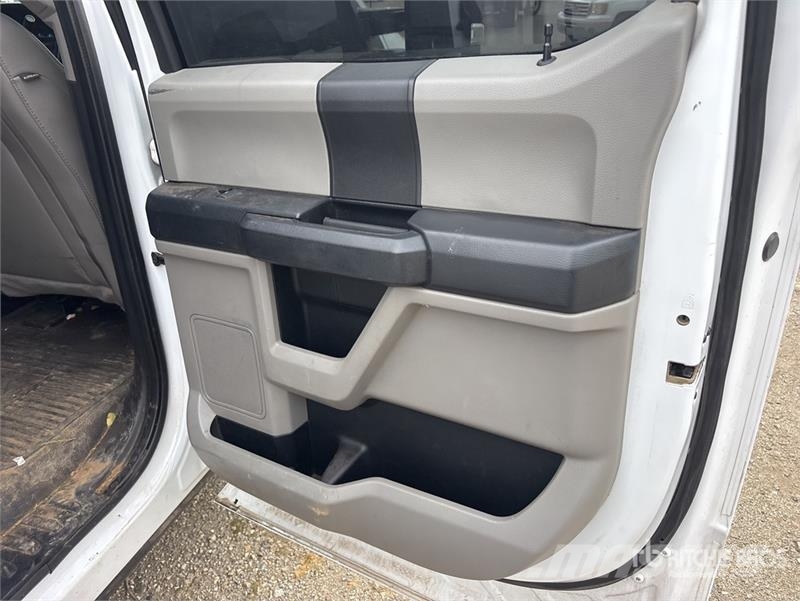 Ford F-250 4x4 Crew Cab Pickup Άλλα Vans