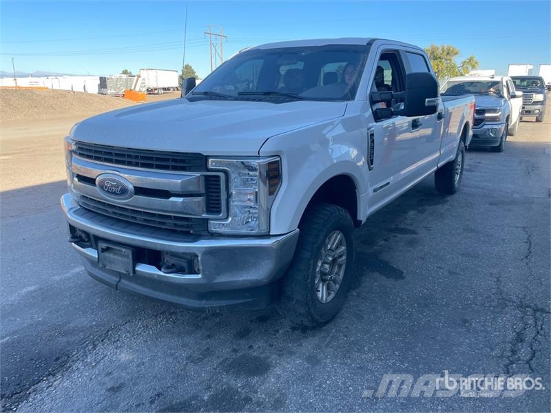 Ford F-250 4x4 Crew Cab Pickup Otros