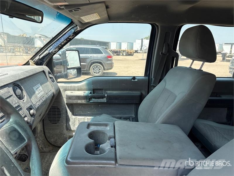 Ford F-250 4x4 Crew Cab Pickup Andere Transporter