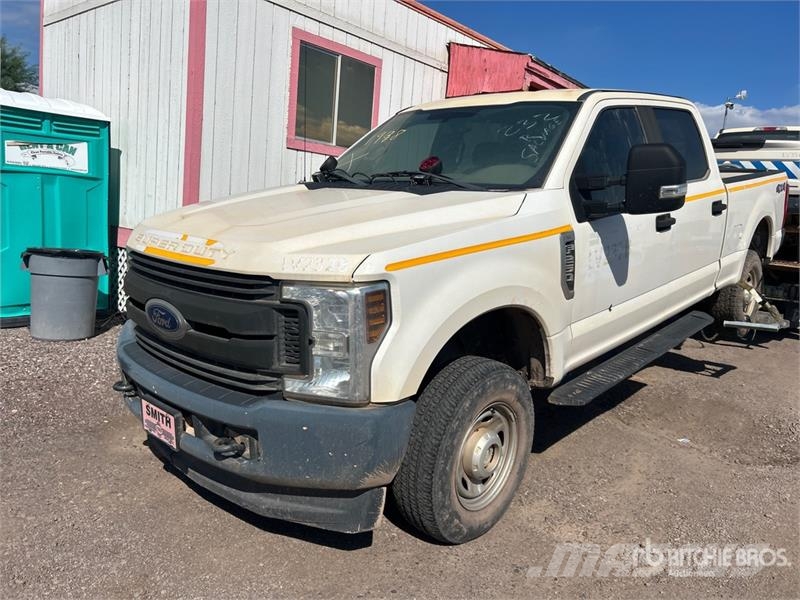 Ford F-250 4x4 Crew Cab Pickup Other