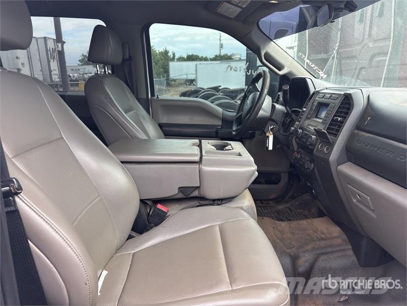 Ford F-250 4x4 Crew Cab Pickup Άλλα Vans