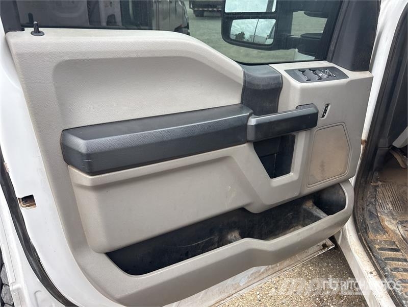 Ford F-250 4x4 Crew Cab Pickup Άλλα Vans