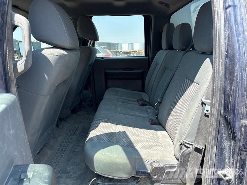 Ford F-250 4x4 Crew Cab Pickup Andere Transporter