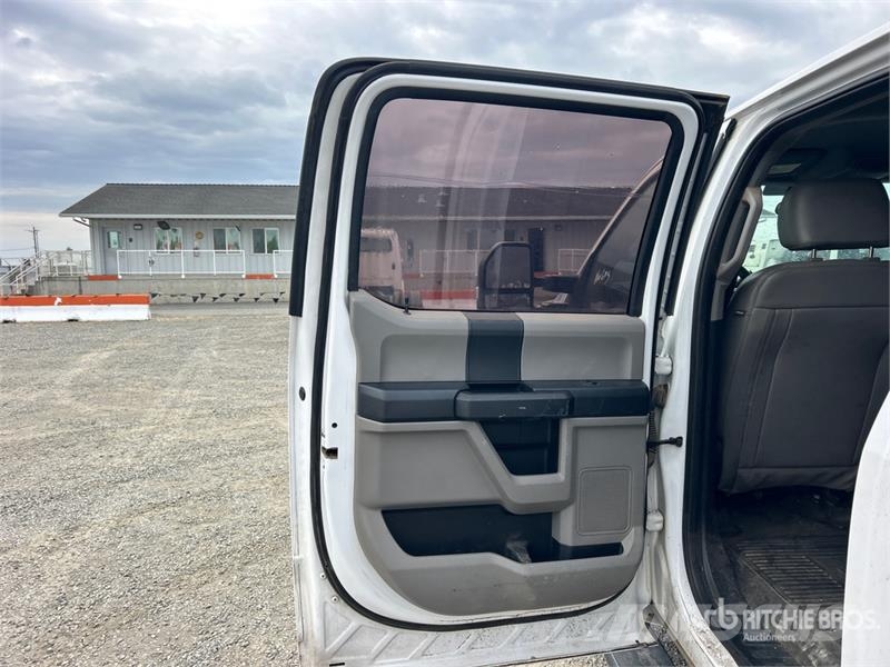 Ford F-250 4x4 Crew Cab Pickup Άλλα Vans