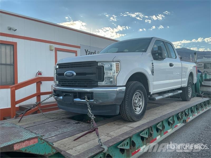 Ford F-250 4x4 Extended Cab Pickup その他