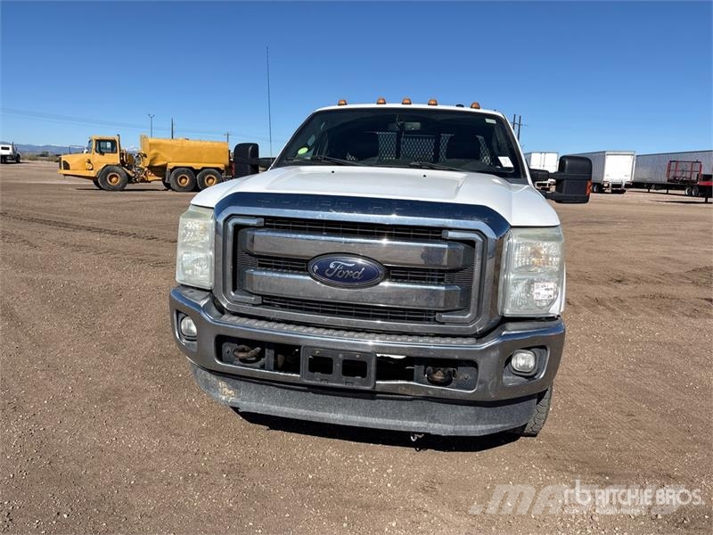 Ford F-250 Lariat 4x4 Extended Cab Pickup أخرى