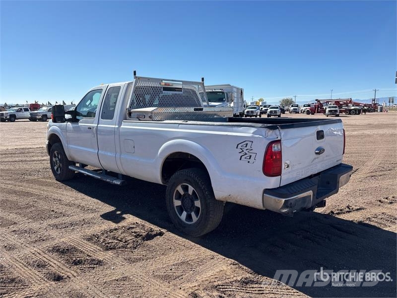 Ford F-250 Lariat 4x4 Extended Cab Pickup أخرى