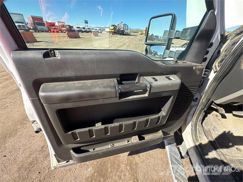 Ford F-250 Lariat 4x4 Extended Cab Pickup أخرى