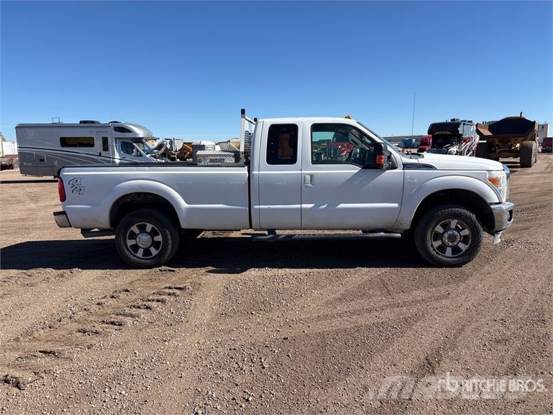 Ford F-250 Lariat 4x4 Extended Cab Pickup أخرى