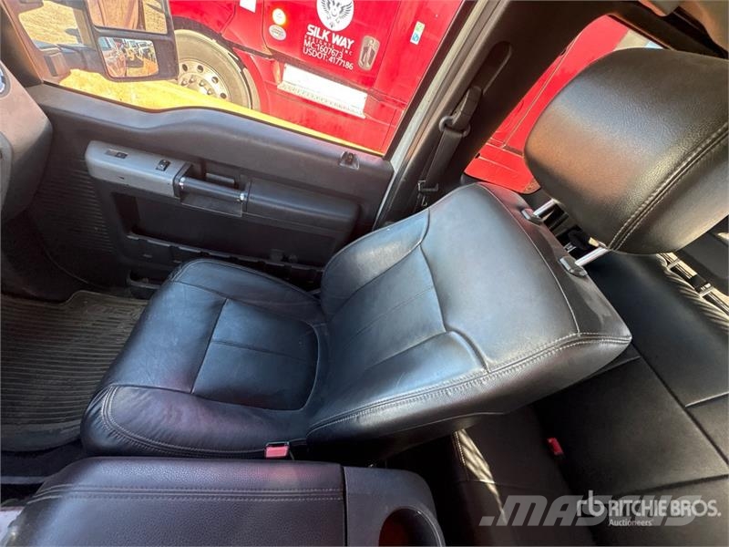 Ford F-250 Lariat 4x4 Extended Cab Pickup أخرى
