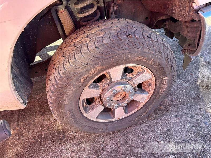 Ford F-250 Lariat 4x4 Extended Cab Pickup أخرى
