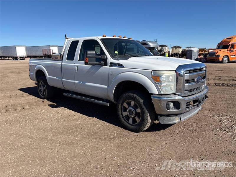 Ford F-250 Lariat 4x4 Extended Cab Pickup أخرى