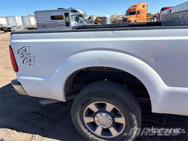 Ford F-250 Lariat 4x4 Extended Cab Pickup أخرى