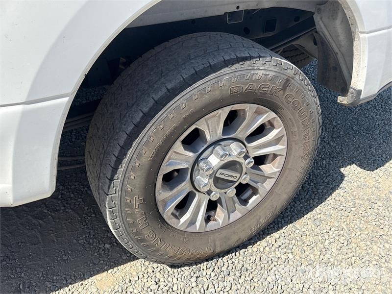 Ford F-250 STX 4x4 Crew Cab Pickup Autre fourgon / utilitaire